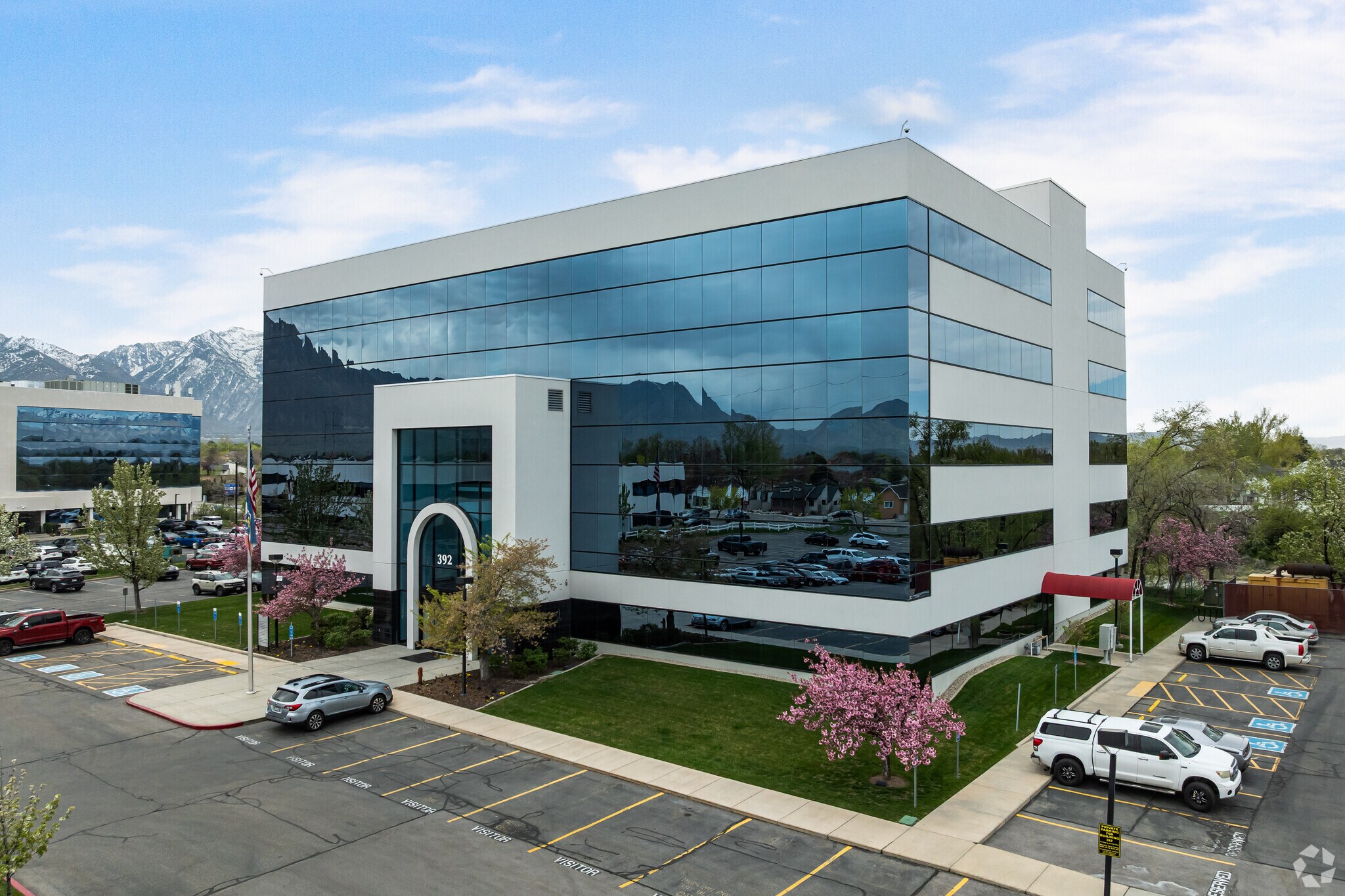 392 E Winchester St, Murray, UT à louer Photo principale– Image 1 sur 17