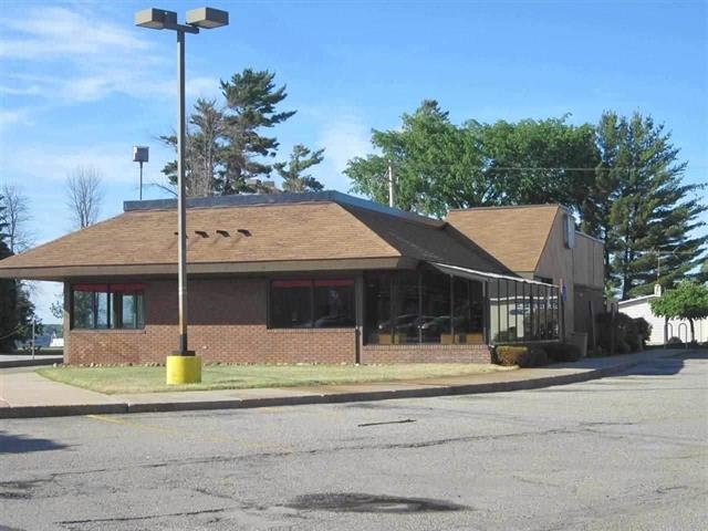 730 W Houghton Lake Dr, Prudenville, MI à vendre - Photo de l’immeuble – Image 1 sur 3