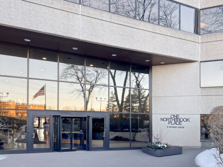 5 Revere Dr, Northbrook, IL à louer - Photo de l’immeuble – Image 3 sur 11