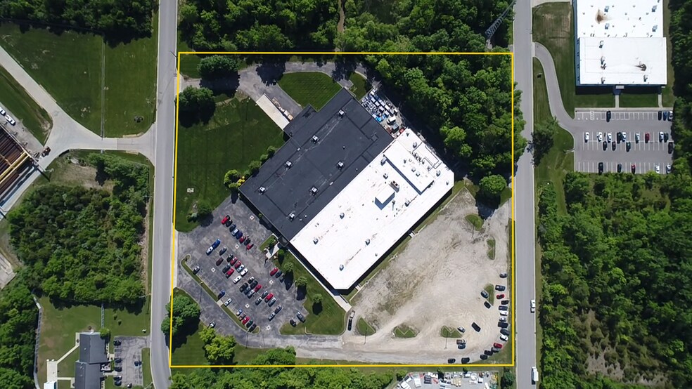 230 Industrial Dr, Franklin, OH à vendre - Photo de l’immeuble – Image 2 sur 10