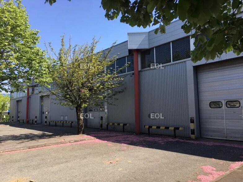 Local d’activités dans Bonneuil-Sur-Marne à louer - Photo de l’immeuble – Image 1 sur 6
