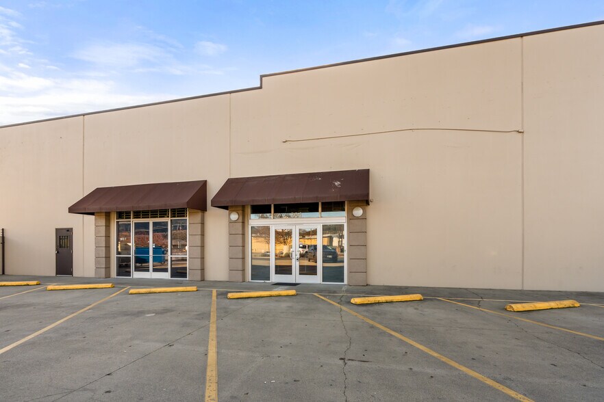 304-350 NE Agness Ave, Grants Pass, OR à louer - Photo de l’immeuble – Image 2 sur 22