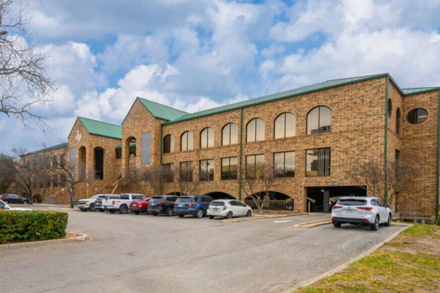 1933 NE Loop 410, San Antonio, TX à vendre - Photo de l’immeuble – Image 3 sur 11