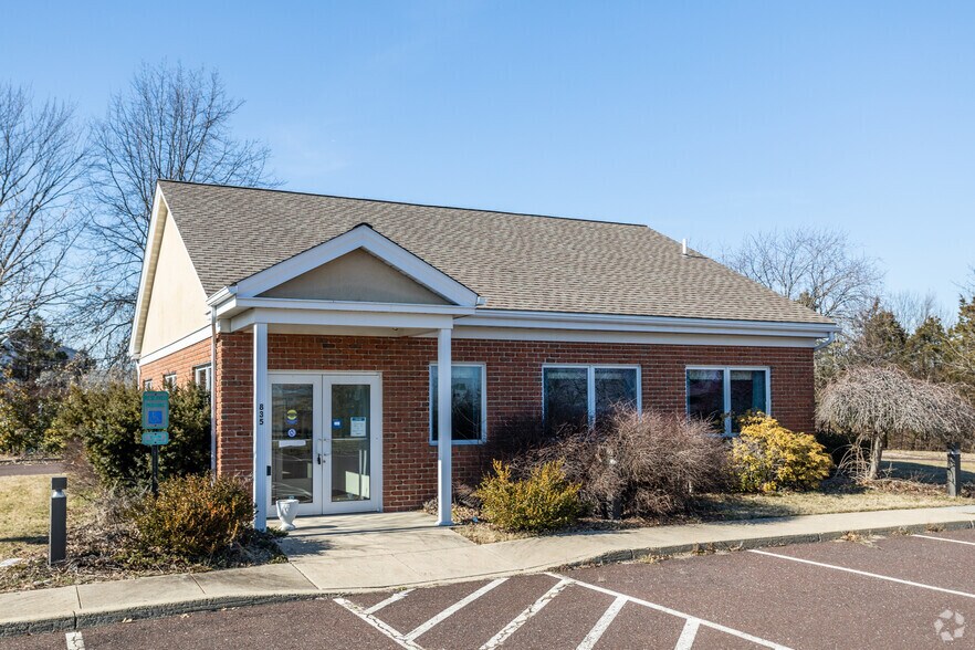 835 Lawn Ave, Sellersville, PA à louer - Photo de l’immeuble – Image 2 sur 3