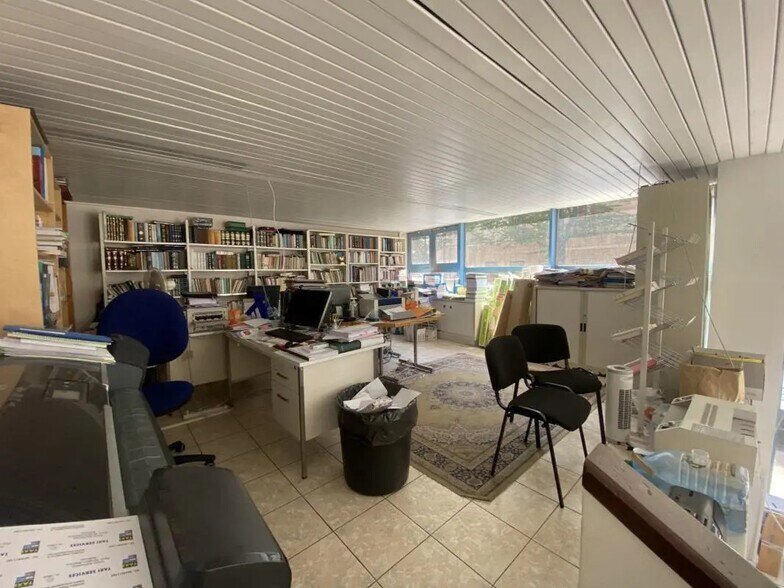 Bureau dans Saint-Denis à vendre - Photo de l’immeuble – Image 3 sur 9