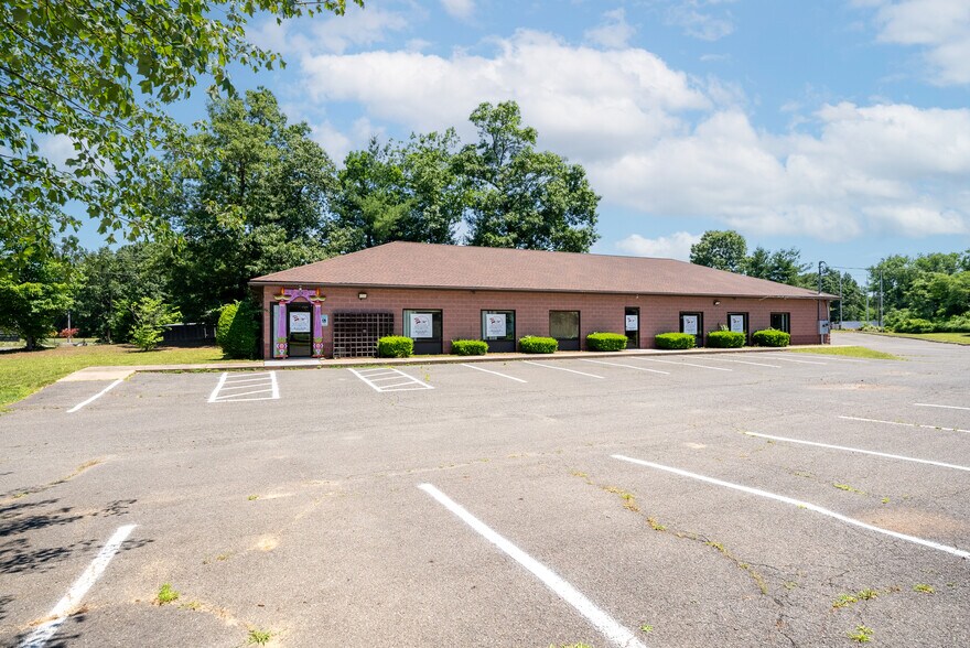 605 Silver St, Agawam, MA à vendre - Photo de l’immeuble – Image 3 sur 30