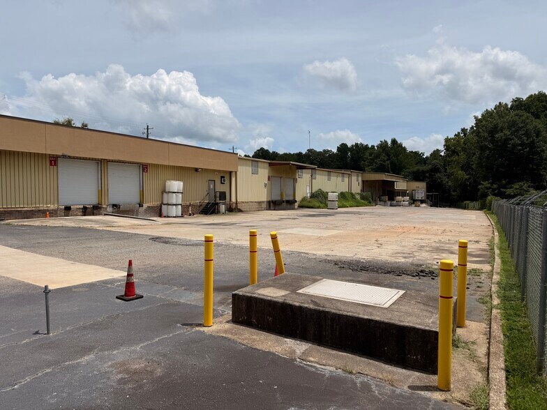 273 Industrial Park Dr, Lawrenceville, GA à vendre - Photo de l’immeuble – Image 2 sur 4