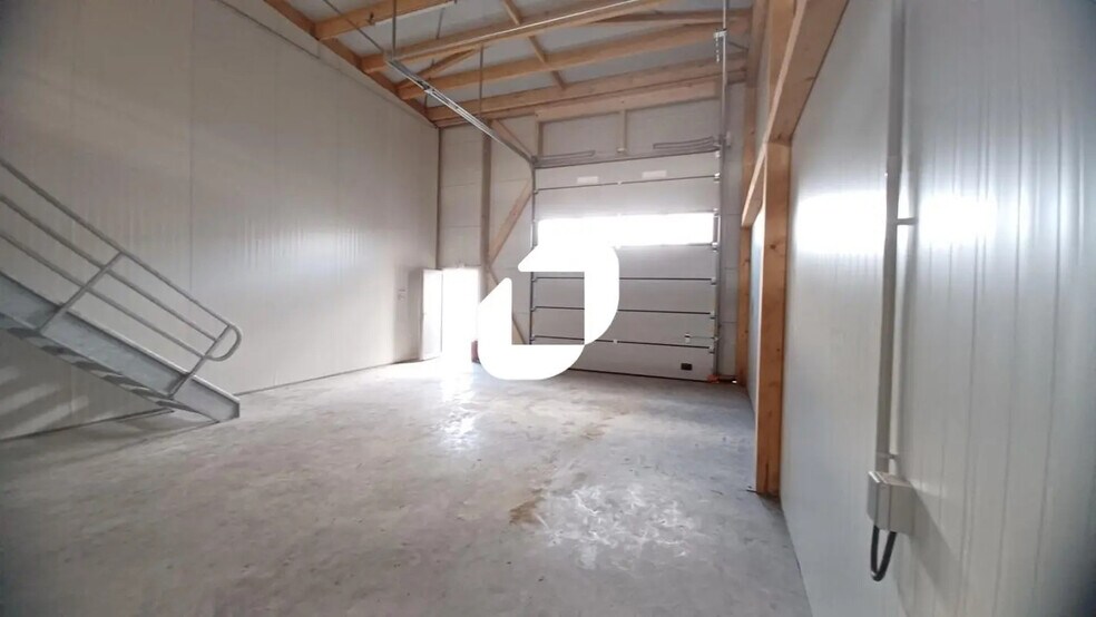 Local d’activités dans Chalifert à louer - Photo de l’immeuble – Image 2 sur 9