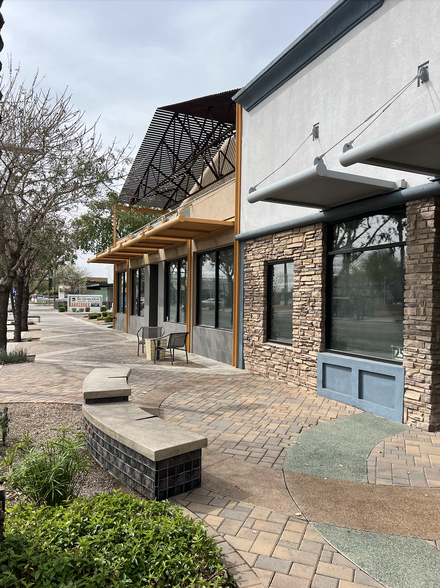 250 S Arizona Ave, Chandler, AZ à louer - Photo de l’immeuble – Image 1 sur 8