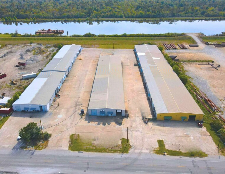2211 - 2217 Engineers Rd, Belle Chasse, LA à louer - Photo de l’immeuble – Image 3 sur 8