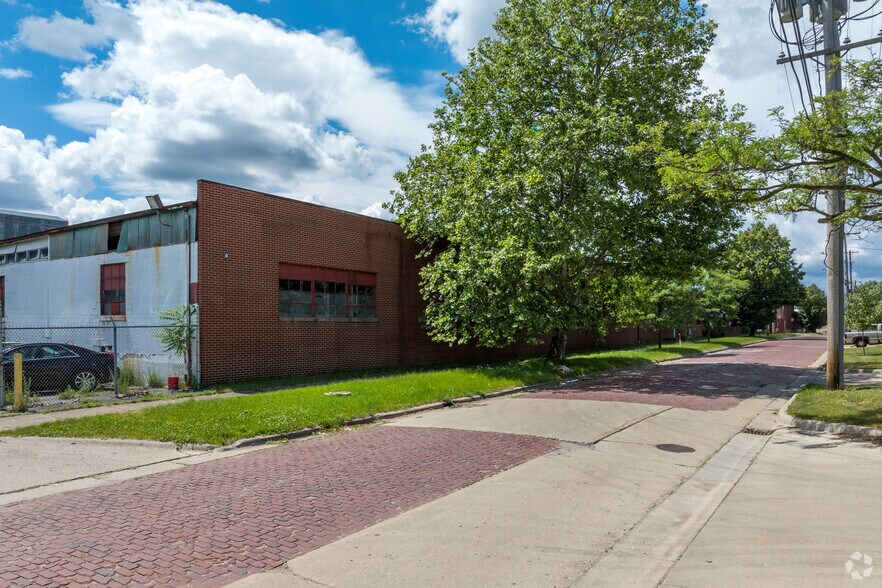 522-528 Hupp Ave, Jackson, MI à vendre - Photo de l’immeuble – Image 2 sur 6