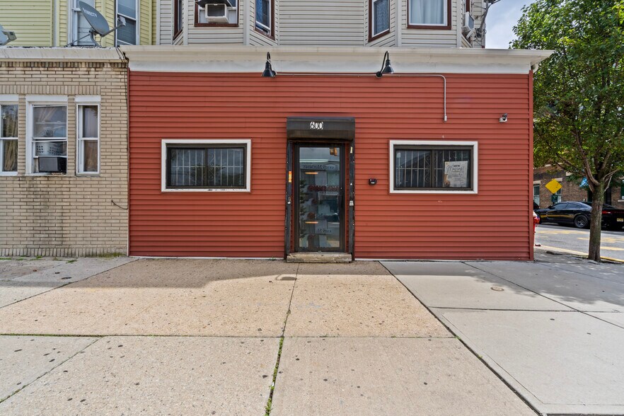 600 Kennedy Blvd, Union City, NJ à louer - Photo de l’immeuble – Image 2 sur 26