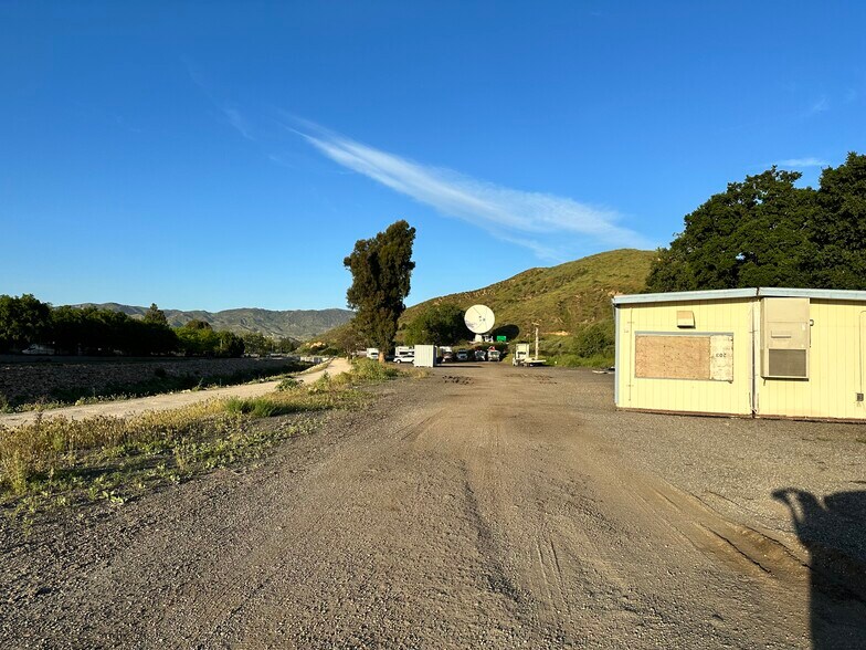 1750 S Tapo St, Simi Valley, CA à louer - Photo de l’immeuble – Image 2 sur 6