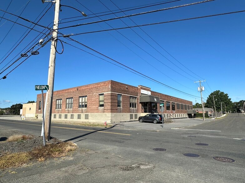 80 Progress Ave, West Springfield, MA à vendre - Photo de l’immeuble – Image 1 sur 15