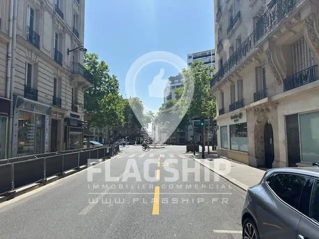 Local commercial dans Paris à louer - Photo de l’immeuble – Image 2 sur 2