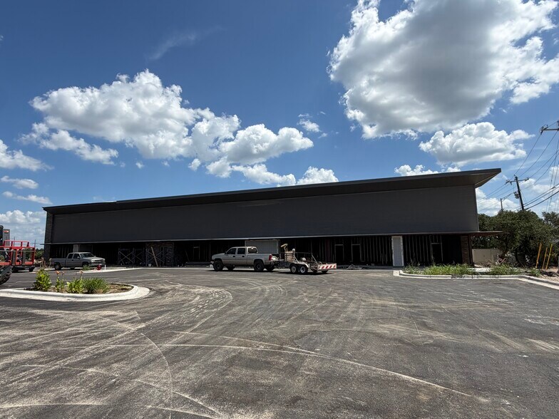 900 Cypress Creek Rd, Cedar Park, TX à louer - Photo de l’immeuble – Image 3 sur 8