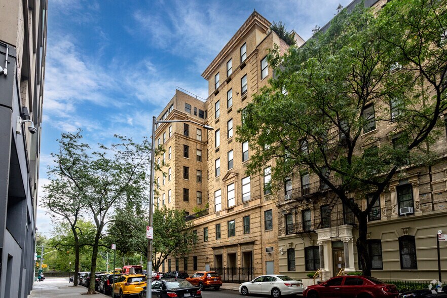 1255 5th Ave, New York, NY à vendre - Photo de l’immeuble – Image 2 sur 3