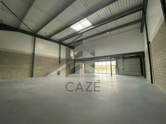 Plus de détails pour 24 Bis Rue Newton, Tresses - Local d'activités à louer