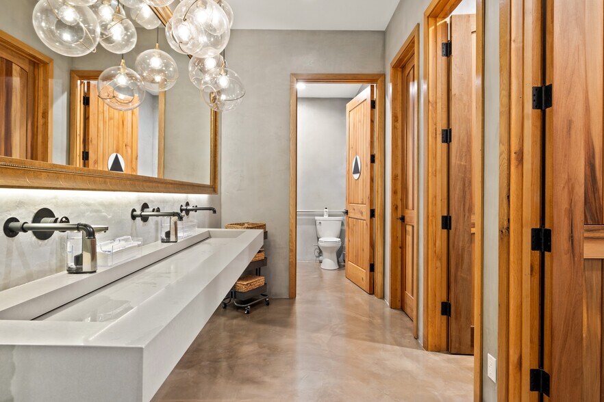 7207 Melrose Ave, Los Angeles, CA à louer - Photo de l’immeuble – Image 1 sur 17