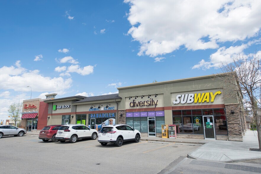 2335 162nd Ave SW, Calgary, AB à louer - Photo de l’immeuble – Image 3 sur 6