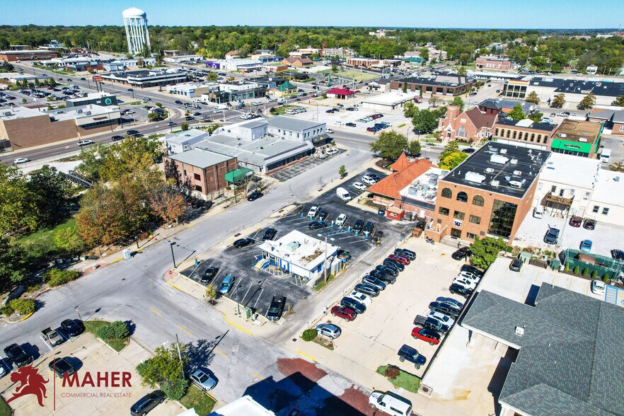 402 E Broadway, Columbia, MO à vendre - Photo de l’immeuble – Image 3 sur 12