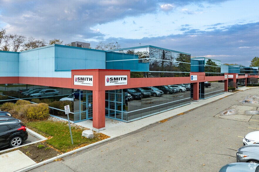 100 Leek Cres, Richmond Hill, ON à louer - Photo de l’immeuble – Image 2 sur 4