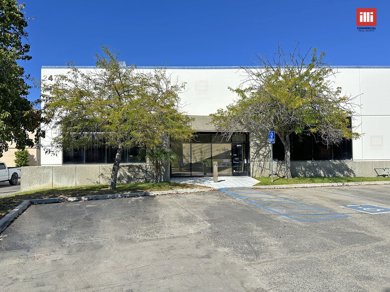 24773 Avenue Rockefeller, Valencia, CA à louer - Photo de l’immeuble – Image 2 sur 7