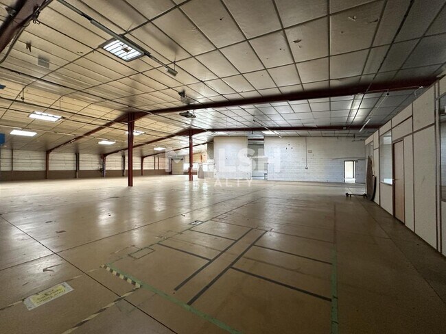 Plus de détails pour Local d’activités à vendre