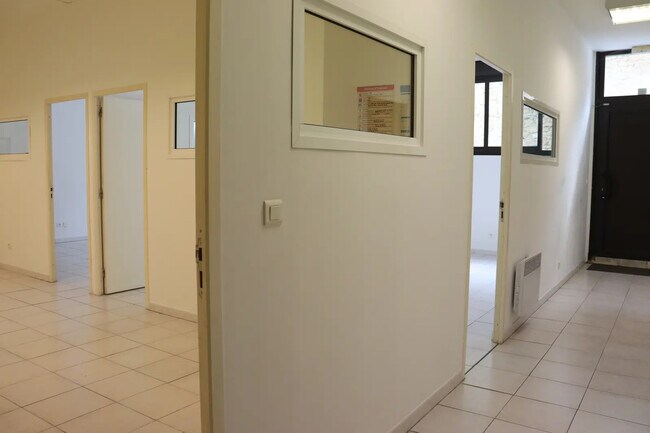 Plus de détails pour 59 Rue Gutenberg, Salon-de-Provence - Bureau à louer