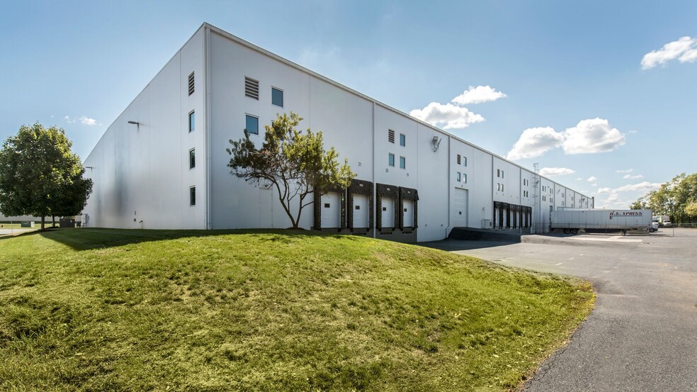 1530 Bobali Dr, Harrisburg, PA à louer - Photo de l’immeuble – Image 2 sur 11