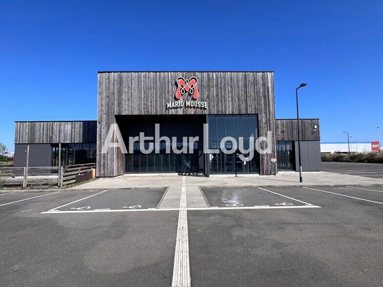 Local commercial dans Mondeville à louer - Photo de l’immeuble – Image 3 sur 3