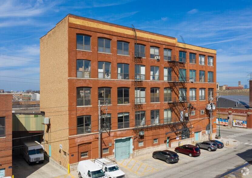 2000 W Carroll Ave, Chicago, IL à louer - Photo de l’immeuble – Image 1 sur 4
