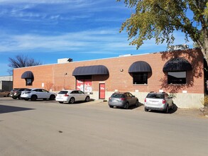 11302 119 St NW, Edmonton, AB à louer Photo de l’immeuble– Image 1 sur 5