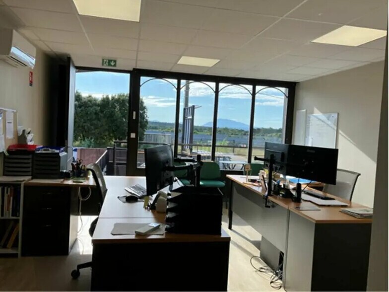 Bureau dans Saint-Restitut à louer - Photo de l’immeuble – Image 3 sur 4