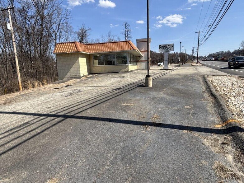 4988 Route 30, Greensburg, PA à louer - Photo de l’immeuble – Image 2 sur 7