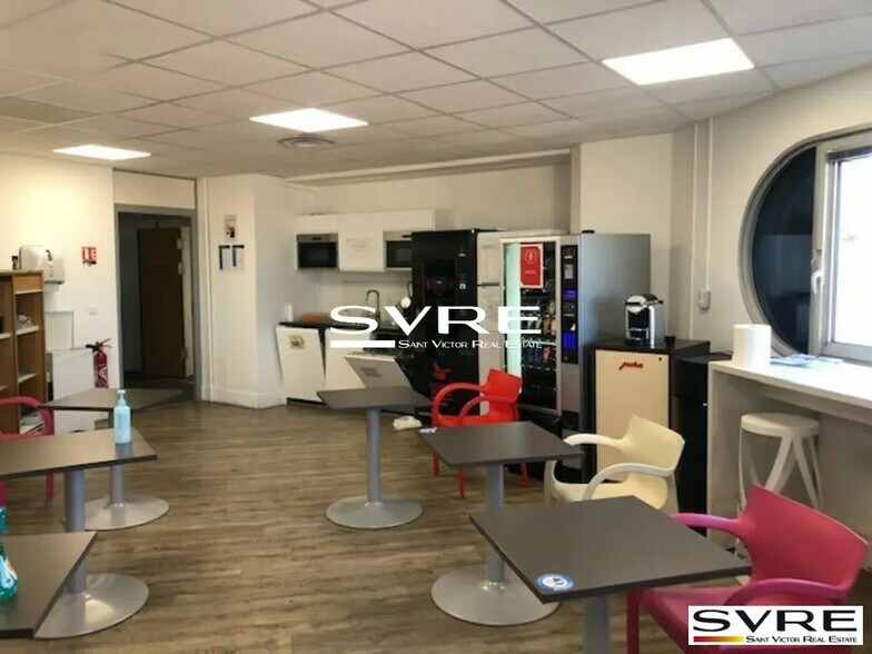 Bureau dans Marseille à louer - Photo de l’immeuble – Image 2 sur 12