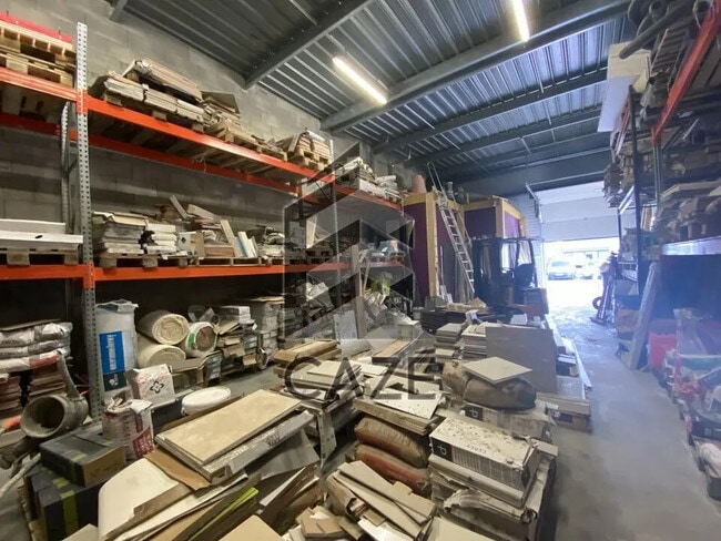 Plus de détails pour Local d’activités à vendre