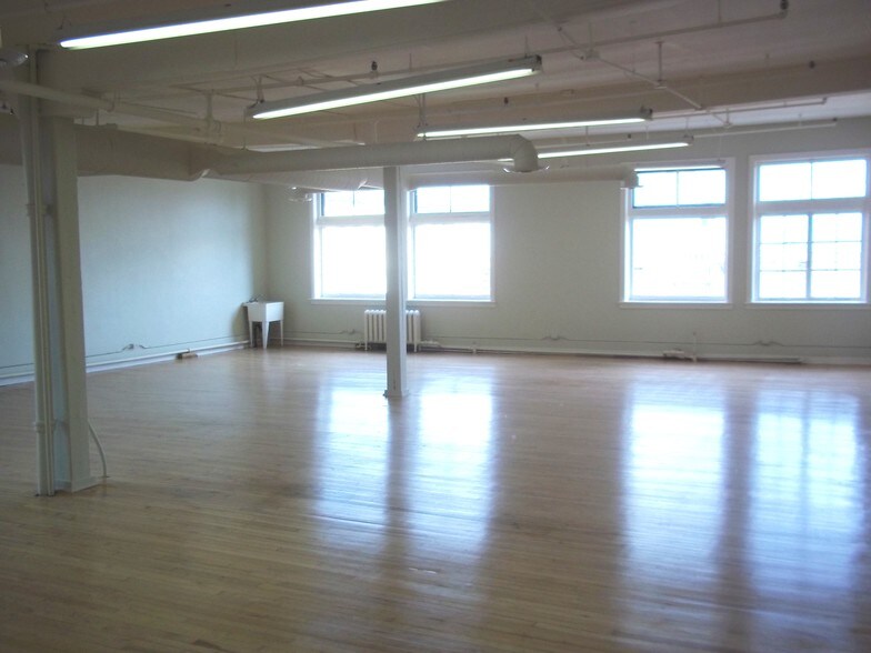 54-70 Arthur St, Winnipeg, MB à louer - Photo de l’immeuble – Image 3 sur 9