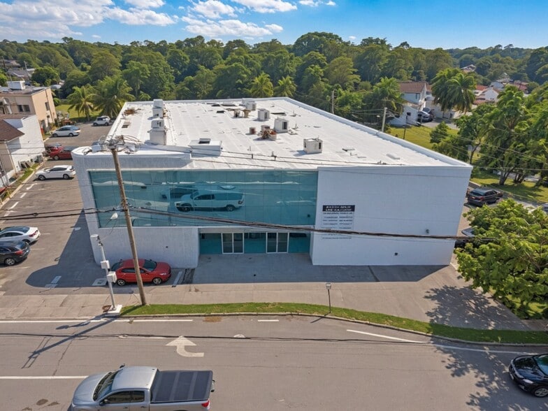 1097 Old Country Rd, Plainview, NY à louer - Photo de l’immeuble – Image 2 sur 34