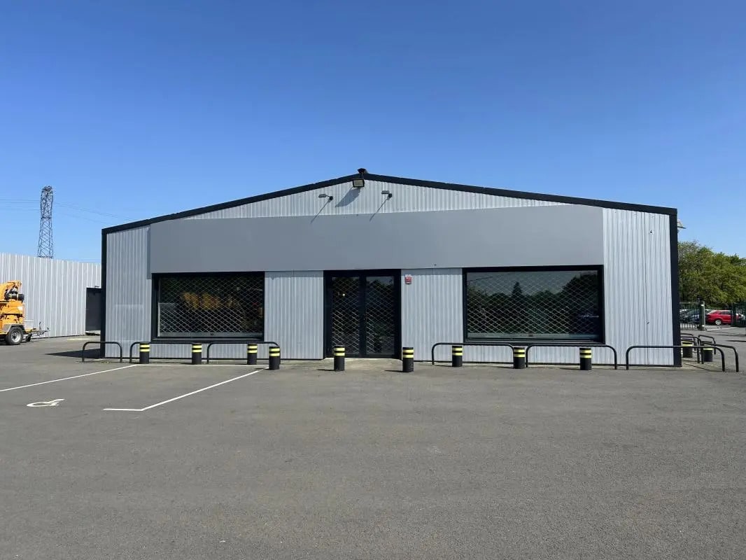 Local d’activités dans Prinquiau à louer Photo de l’immeuble– Image 1 sur 7