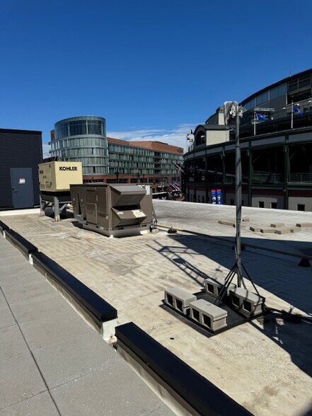 1031-1041 W Addison St, Chicago, IL à louer - Photo de l’immeuble – Image 2 sur 7