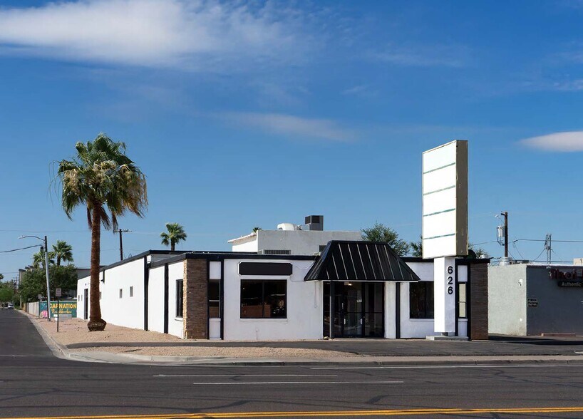 626 W Indian School Rd, Phoenix, AZ à vendre - Photo de l’immeuble – Image 1 sur 40