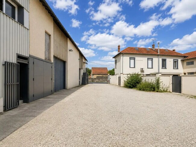 Plus de détails pour 37 Route De Lyon, Corbas - Industriel/Logistique à vendre