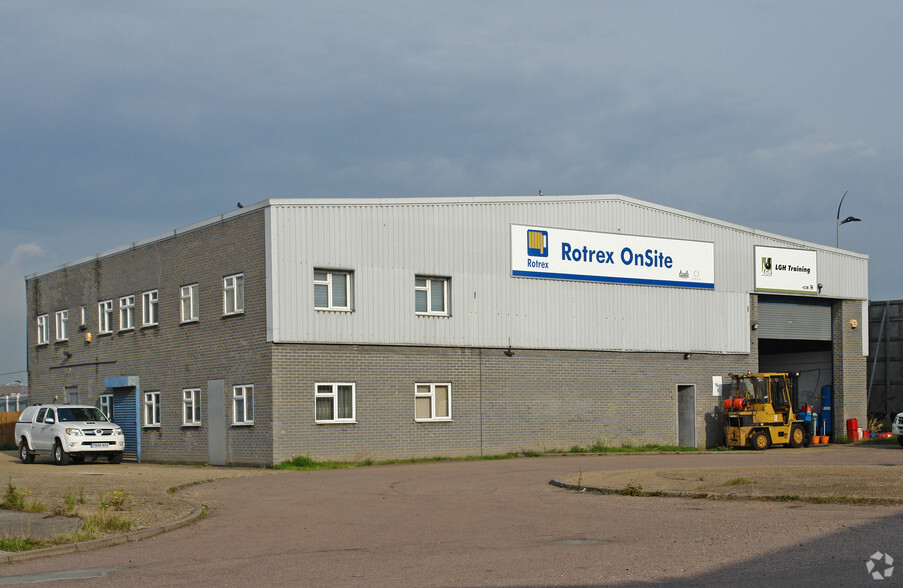 Manor Way, Rainham à louer - Photo principale – Image 1 sur 2