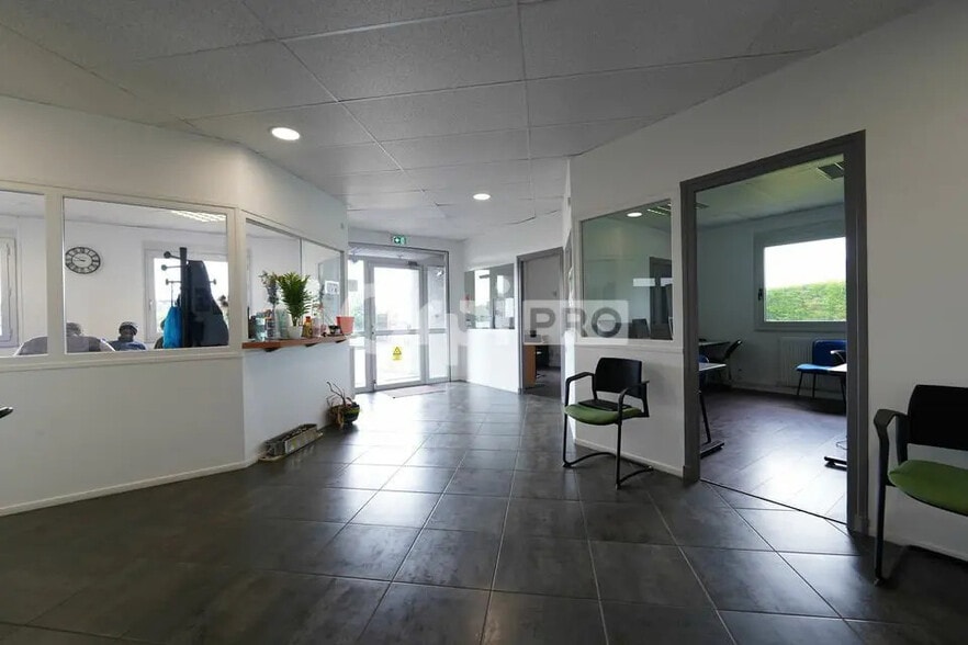 Bureau dans Rillieux-la-Pape à louer - Photo de l’immeuble – Image 1 sur 12