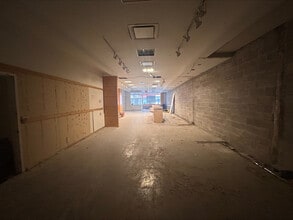 31-55 Steinway St, Astoria, NY à louer Photo intérieure– Image 2 sur 4