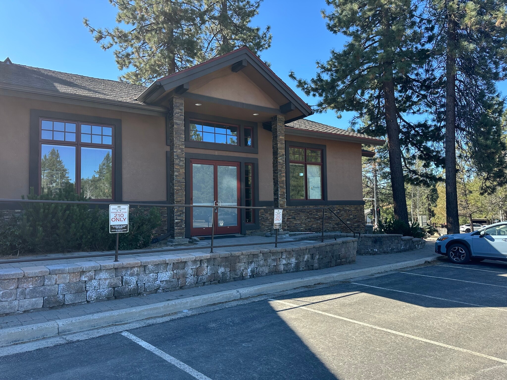 210 Elks Point Rd, Zephyr Cove, NV à louer Photo de l’immeuble– Image 1 sur 2