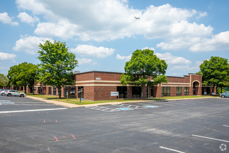 5209 Linbar Dr, Nashville, TN à louer - Photo de l’immeuble – Image 2 sur 27