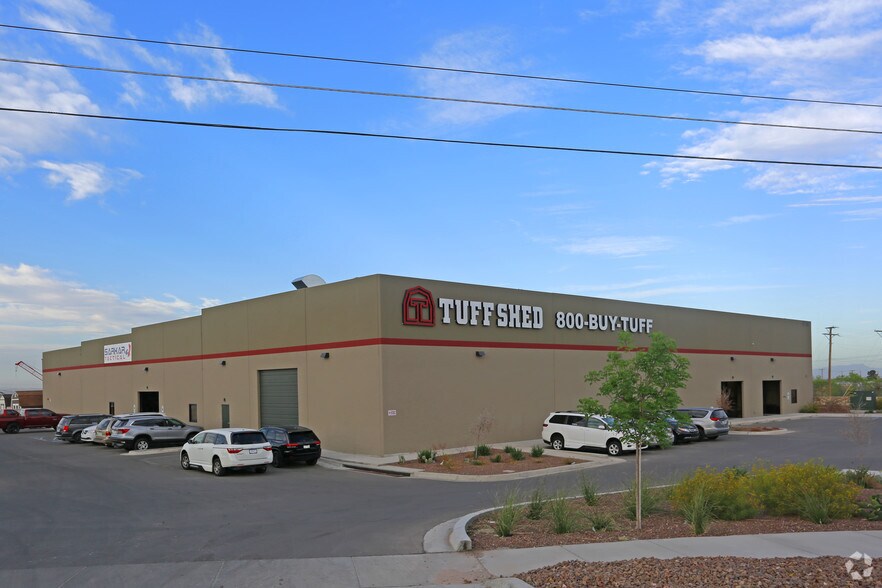8736 Gateway Blvd E, El Paso, TX à louer - Photo principale – Image 2 sur 14