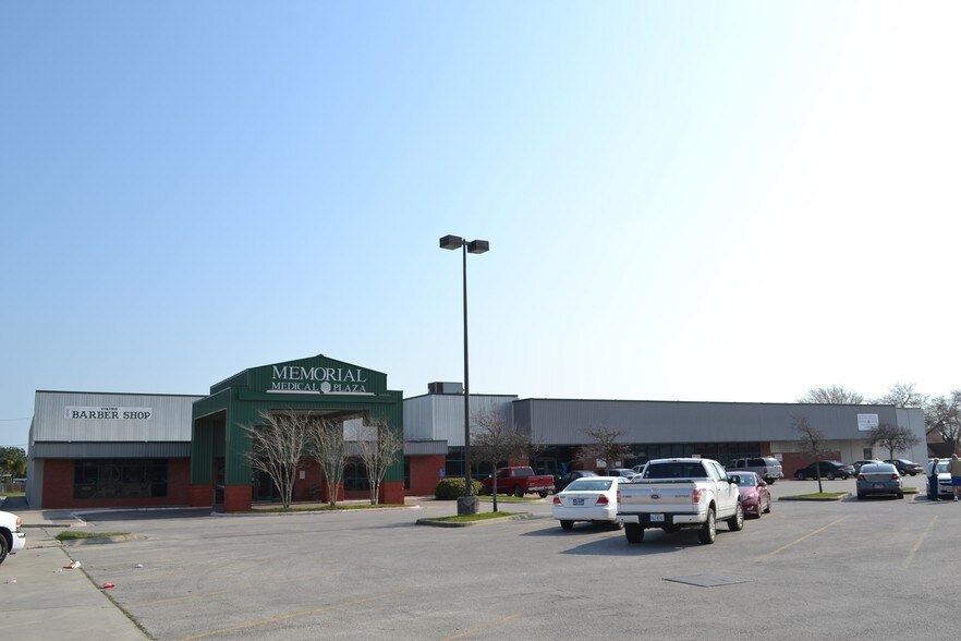 1300 N Virginia St, Port Lavaca, TX à louer - Photo de l’immeuble – Image 2 sur 2